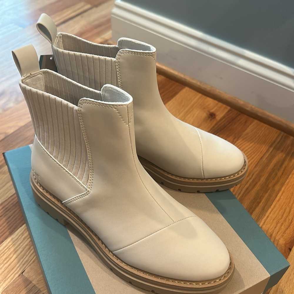 Tom’s cort size 7